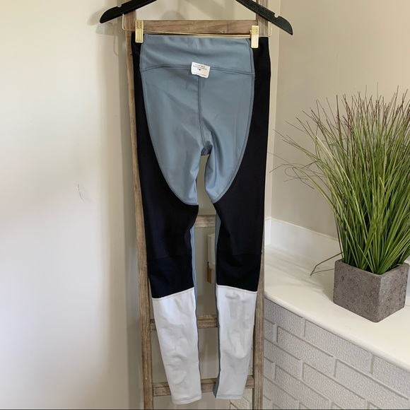 Under Amour Heatgear Perf Insert Graphic Legging S NWT - Picture 8 of 10